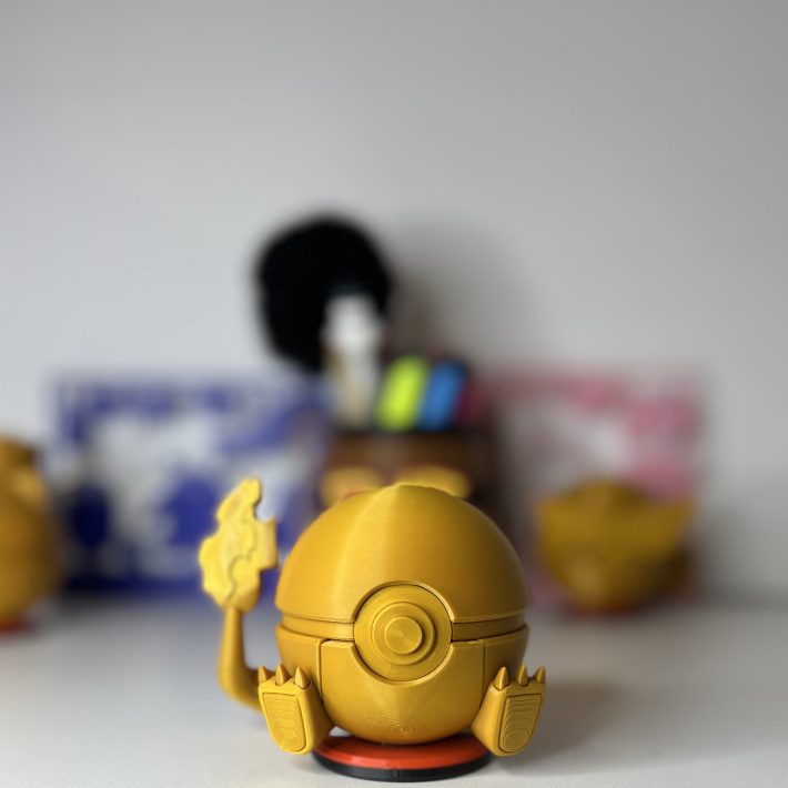 Pokébola Trofeo Charmander (Sentado)