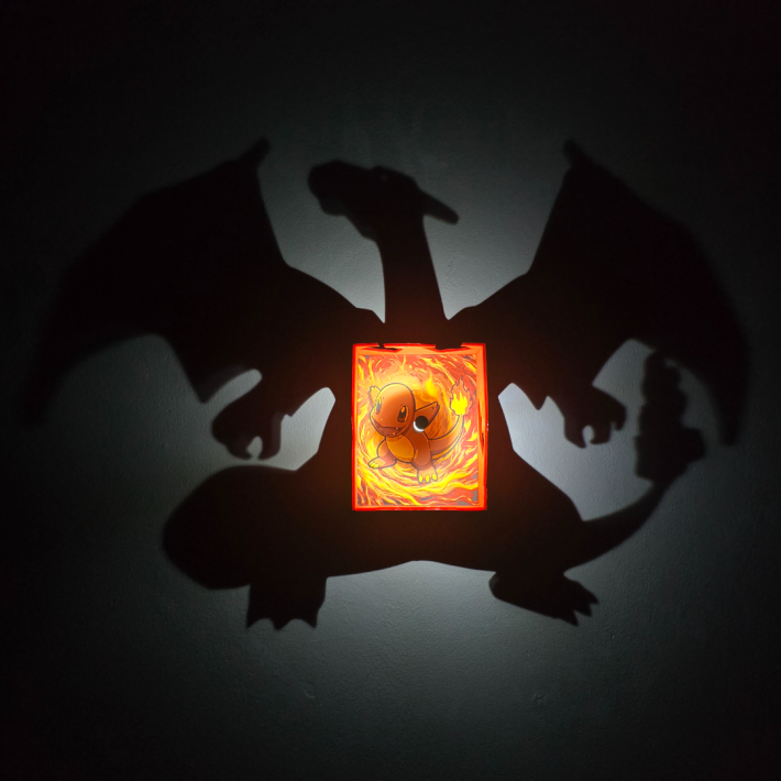 Lámpara Charizard "Llamarada Letal" - Proyección de Sombra Pokémon