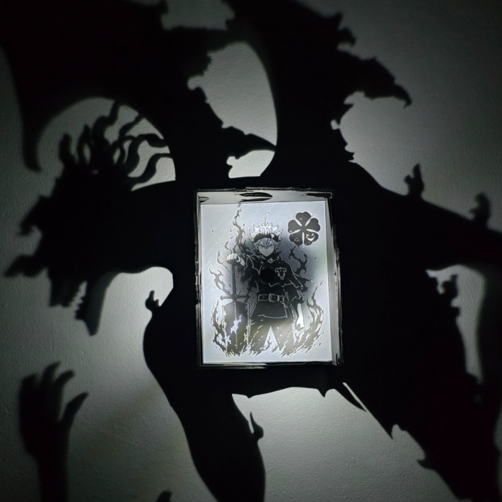 Lámpara Asta y Liebe - Proyección de Sombra Black Clover
